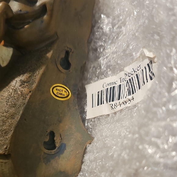 Comic Tree Peeker Figurine - Picture 3 of 5